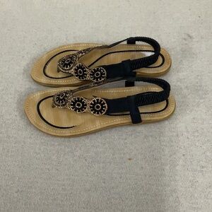 EUC woman’s Italina sandals